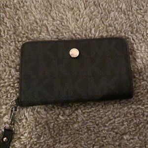 Michael kors phone wallet